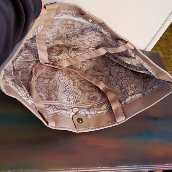 NWT Bella Russo Large Cream Colored Faux Leather Carry Bag / Purse - Picture 2 of 8